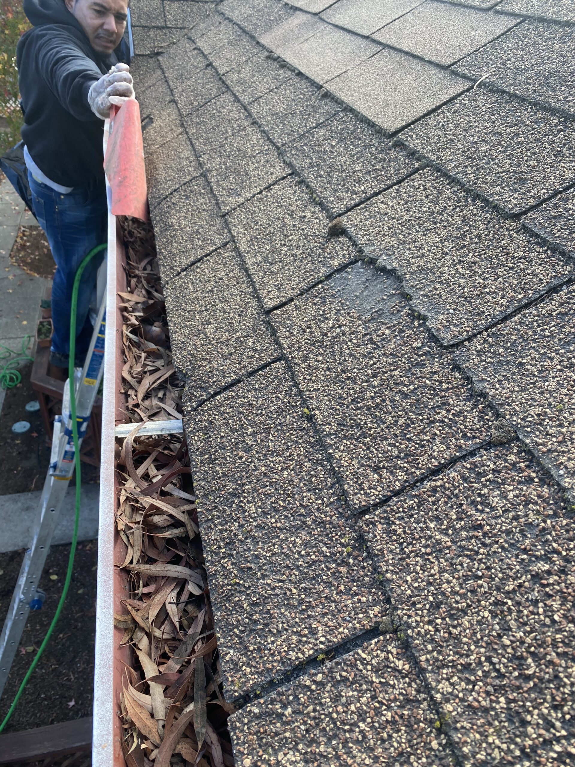 gutter cleaning in Oakland, CA Bay Area
