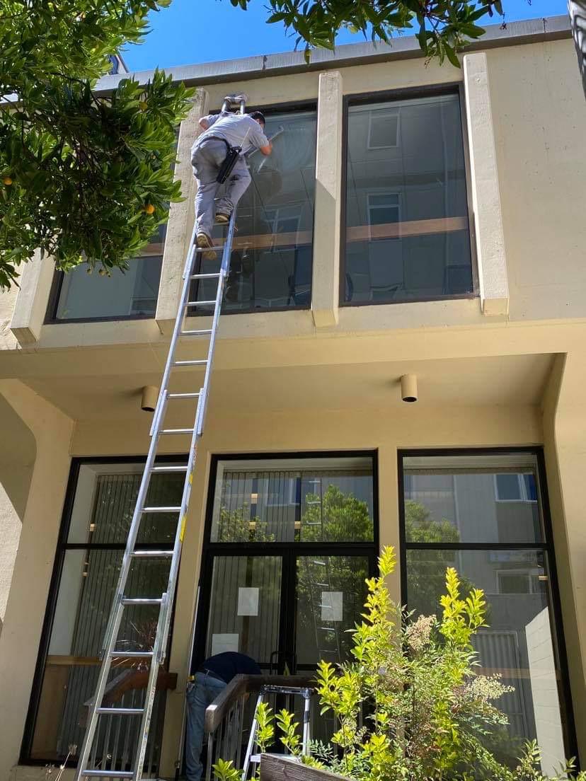 window cleaning in Oakland, CA Bay area